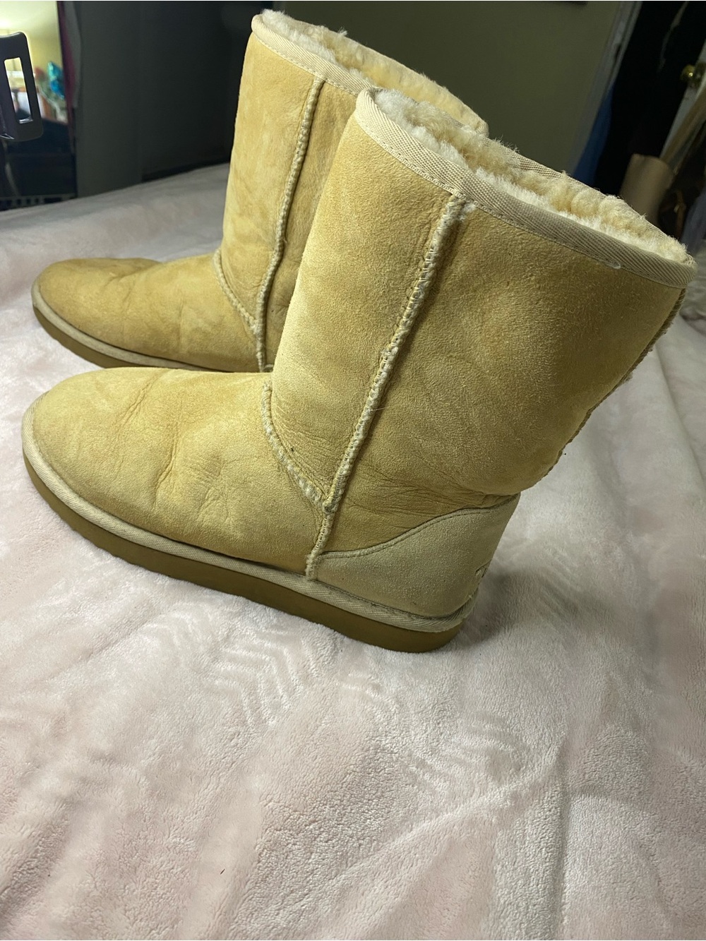 Ugg Australia Women's Classic Short Light Tan Winter Boots  Pull On Size 7
